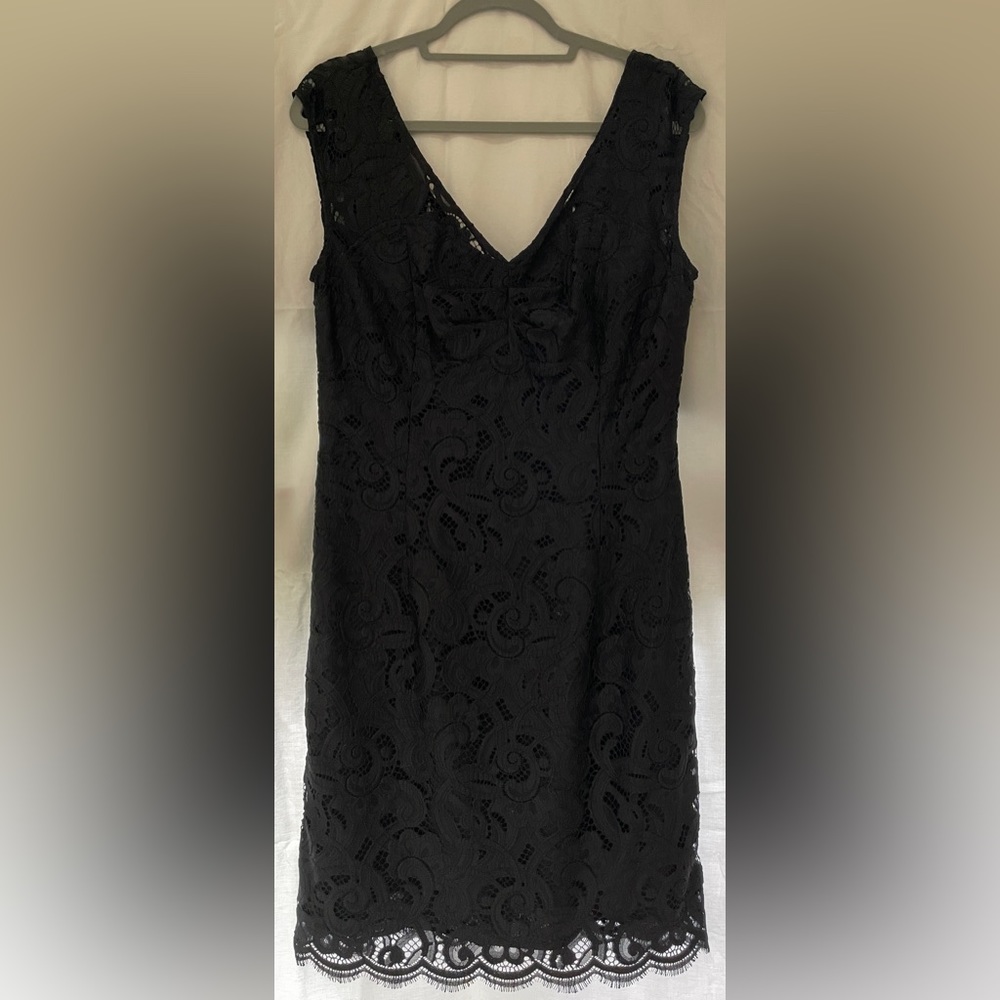Lilly Pulitzer black lace sleeveless v-neck dress size 12